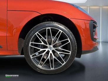 Porsche Macan — photo 22