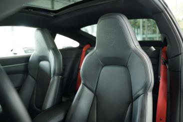 Porsche 911 Carrera 4S — photo 26