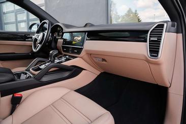 Porsche Cayenne III — photo 20