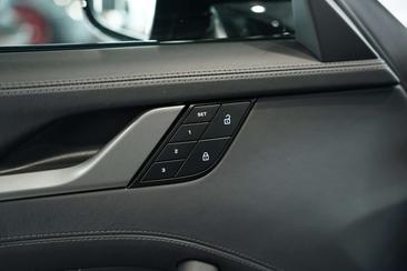 Porsche 911 Carrera 4S — photo 28