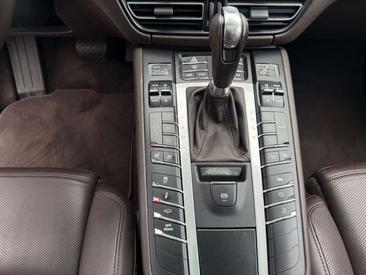 Porsche Macan I S — photo 14