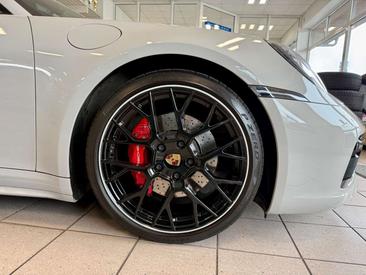 Porsche 911 Carrera 4S — photo 7
