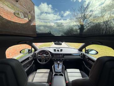 Porsche Cayenne III — photo 13