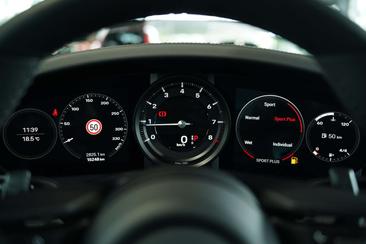 Porsche 911 Carrera 4S — photo 40