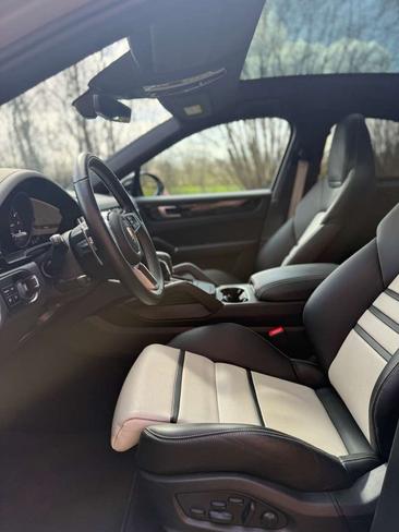 Porsche Cayenne III — photo 16