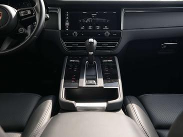 Porsche Macan — photo 27