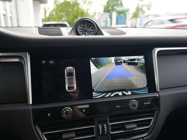 Porsche Macan — photo 30