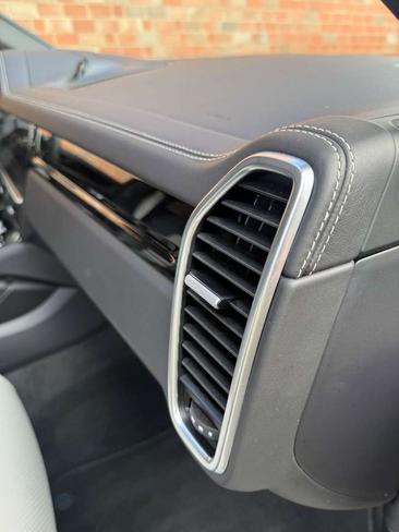 Porsche Cayenne III — photo 26