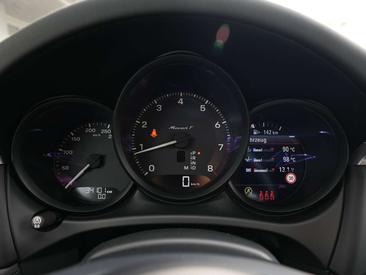 Porsche Macan — photo 34