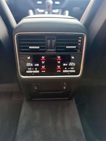 Porsche Cayenne III — photo 33