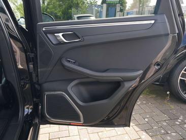 Porsche Macan — photo 42