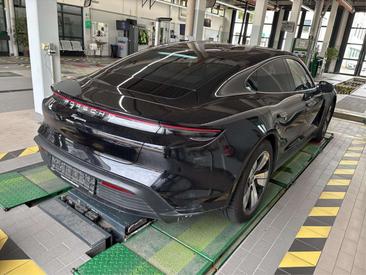 Porsche Taycan 4S — photo 7