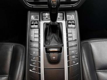 Porsche Macan I GTS — photo 13
