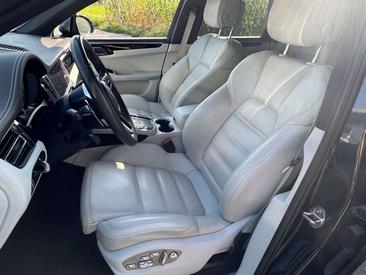 Porsche Macan — photo 5