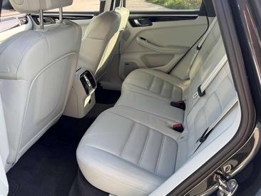 Porsche Macan — photo 7