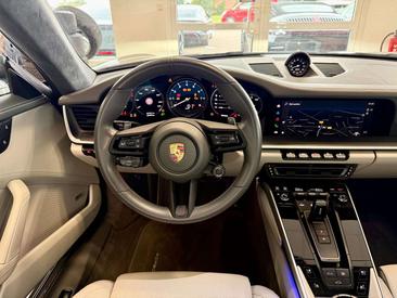 Porsche 911 Carrera 4S — photo 15
