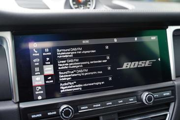 Porsche Macan — photo 13