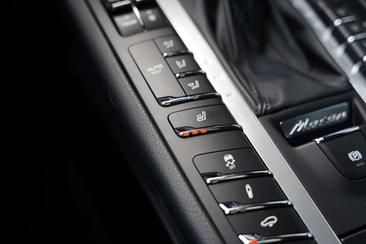 Porsche Macan — photo 16