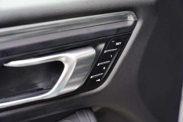 Porsche Macan — photo 19