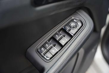 Porsche Macan — photo 20