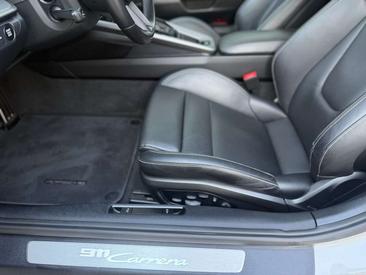 Porsche 911 Cabriolet Carrera — photo 16
