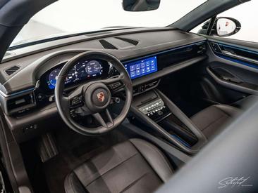 Porsche Macan I 4 Electric — photo 5