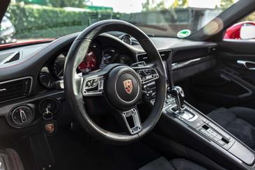 Porsche 911 Cabriolet Carrera 4 GTS — photo 11