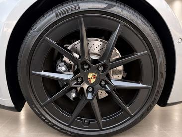 Porsche 911 Cabriolet Carrera — photo 19
