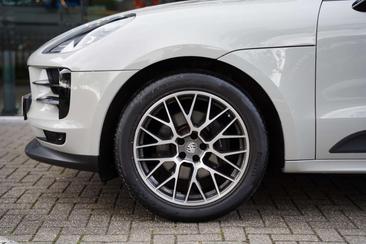 Porsche Macan — photo 23