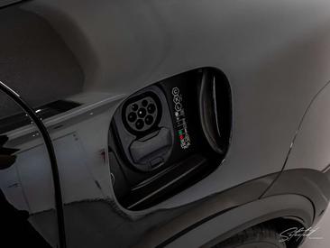 Porsche Macan I 4 Electric — photo 11