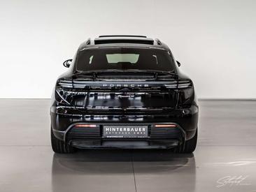 Porsche Macan I 4 Electric — photo 18