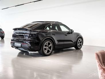 Porsche Macan I 4 Electric — photo 20