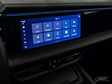 Porsche Macan I 4 Electric — photo 32