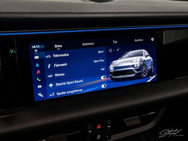 Porsche Macan I 4 Electric — photo 34