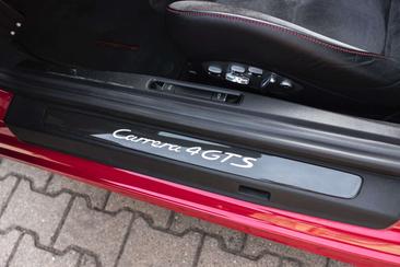 Porsche 911 Cabriolet Carrera 4 GTS — photo 31
