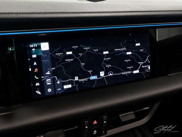Porsche Macan I 4 Electric — photo 35