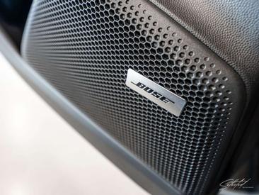 Porsche Macan I 4 Electric — photo 37