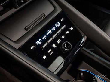 Porsche Macan I 4 Electric — photo 40