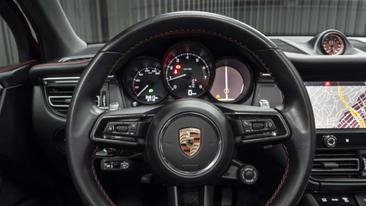 Porsche Macan — photo 17