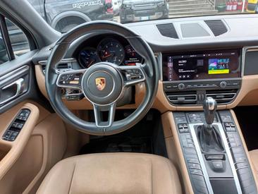 Porsche Macan — photo 12