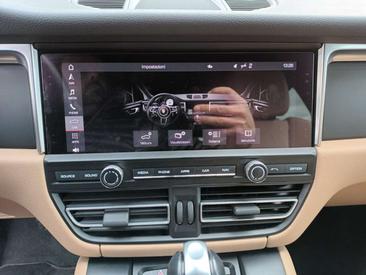 Porsche Macan — photo 13