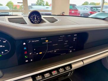 Porsche 911 Carrera 4S — photo 19