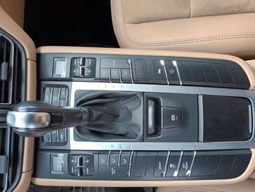 Porsche Macan — photo 14