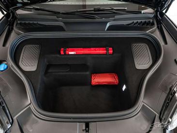 Porsche Macan I 4 Electric — photo 45