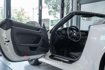 Porsche 911 Cabriolet Carrera — photo 4