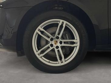 Porsche Macan — photo 8