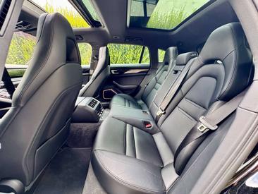 Porsche Panamera Sport Turismo 4S E-Hybrid — photo 14