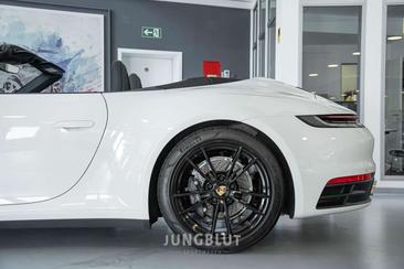 Porsche 911 Cabriolet Carrera — photo 24