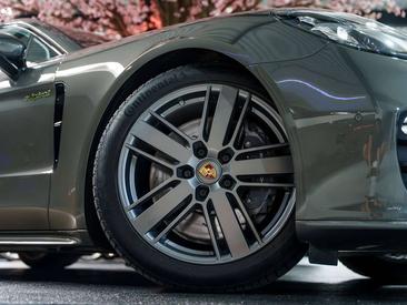 Porsche Panamera 4 E-Hybrid — photo 4
