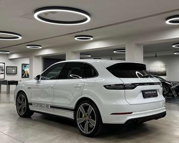 Porsche Cayenne Turbo S E-Hybrid — photo 10